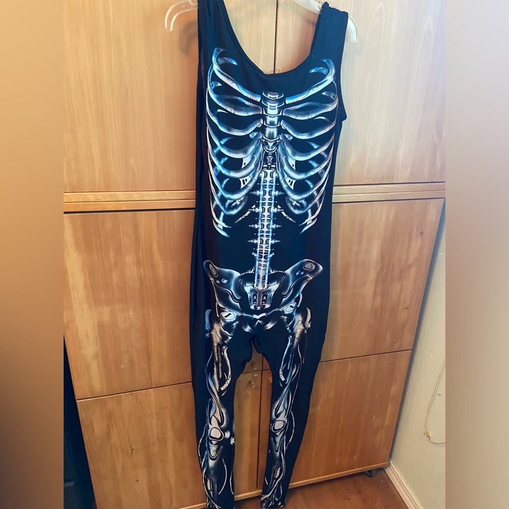 Skeleton costume